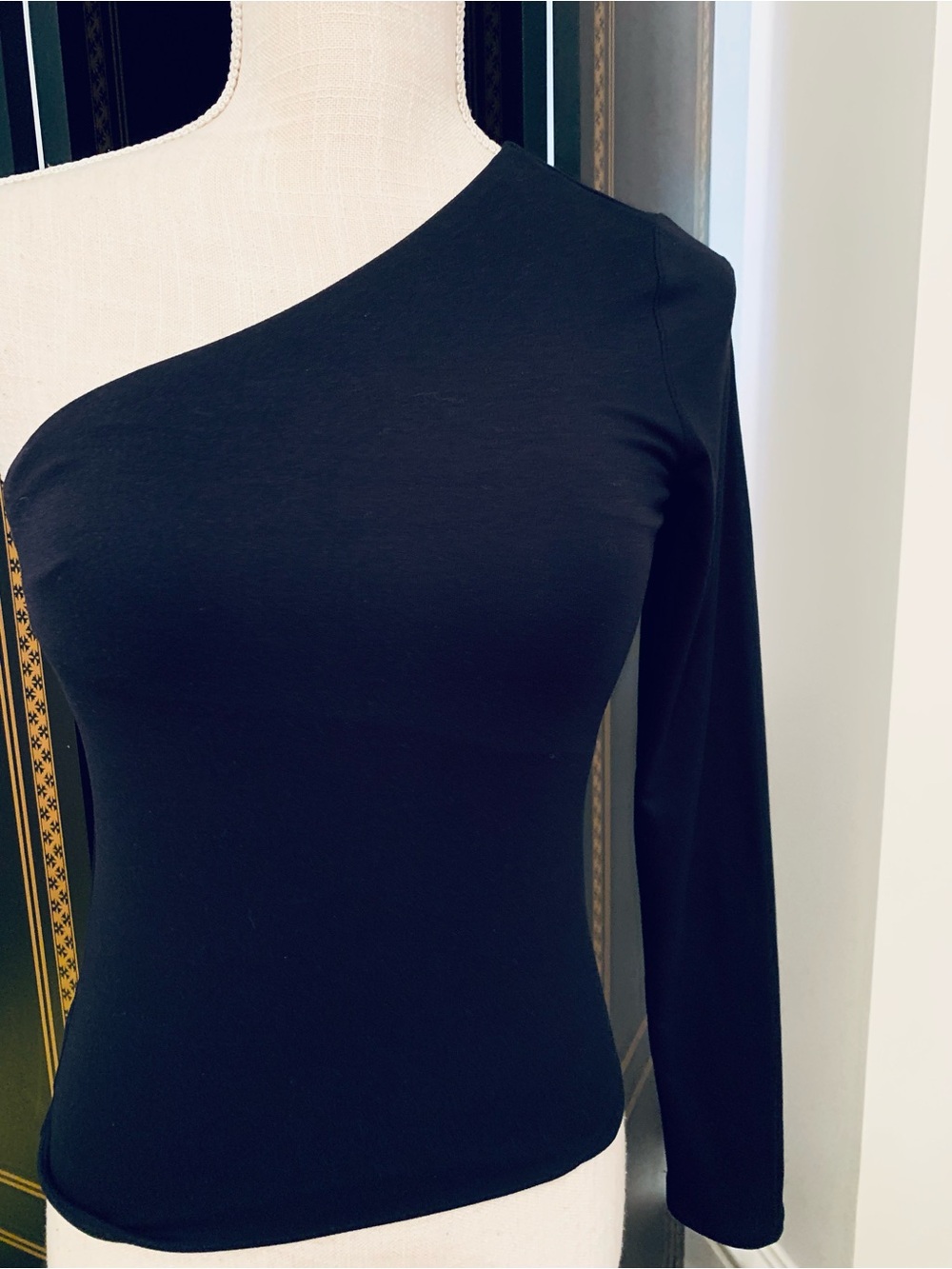 H&M SEXY COLD SHOULDER ASYMMETRICAL LONG-SLEEVE TOP. NWT! EXCELLENT CONDITION!
